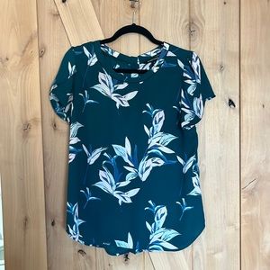41 Hawthorne, Medium Floral flowy top